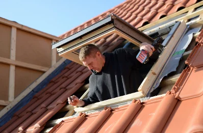Pose de fenêtres de toit Velux à Auxais